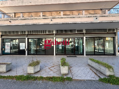 Foto Negozio a Rimini Miramare - Rivazzurra di 130 m² con 3 locali