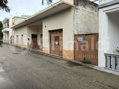 Foto Casa indipendente in Via D'Annunzio 7, Sannicola di 215 m² in vendita