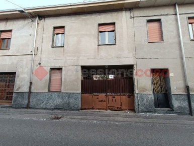 Foto Negozio in Via Monte Rosa 1, Busto Garolfo Centro di 55 m² in vendita