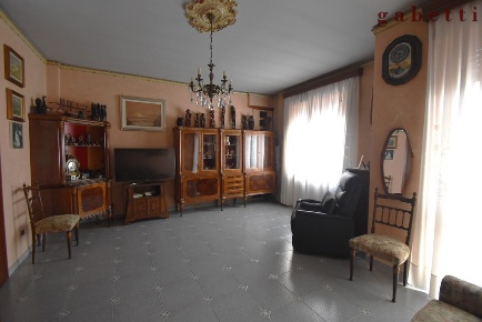 Foto Appartamento in Via Teano 6, Magenta Centro di 100 m² con 3 locali