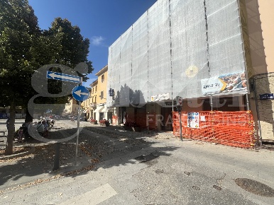 Foto Negozio in Via Porrettana 298, Sasso Marconi Centro di 120 m²
