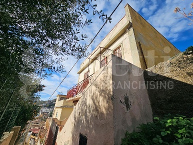 Foto Appartamento in Via Maniscalco 11, Messina di 85 m² con 3 locali