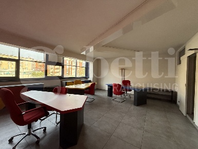 Foto Ufficio in Corso XXV aprile snc, Erba di 80 m² con 3 locali in affitto