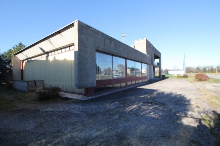 Foto Negozio in circonvallazione, Gorla Minore di 1473 m² con 8 locali