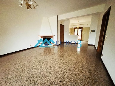 Foto Appartamento in VIA LOMBARDI 1, Offida Centro di 117 m² con 6 locali