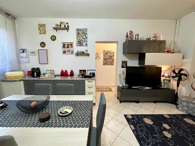 Foto Appartamento in Via Del Fontanone, Azzate Centro di 100 m² in vendita