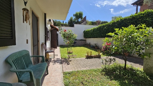Foto Villa bifamiliare in Via Poggio Fiorito, Guidonia Montecelio di 145 m²