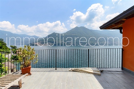 Foto Appartamento in Via Besana, Moltrasio di 160 m² con 10 locali