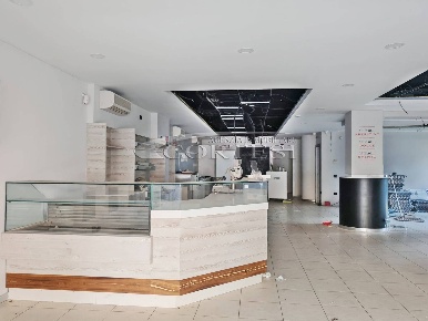 Foto Locale commerciale a Perugia di 215 m² con 4 locali in affitto