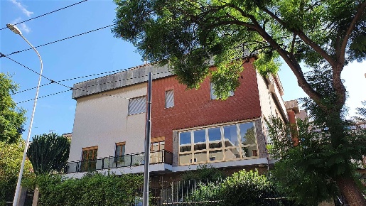 Foto Appartamento in Via Milano 33, Cagliari Bonaria di 105 m² con 4 locali