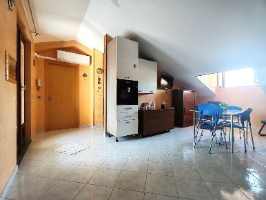 Foto Mansarde a Aci Catena Centro di 80 m² con 3 locali in vendita