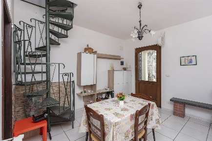 Foto Villa unifamiliare in Via Piano Ellera 11, Pedara Centro di 79 m²