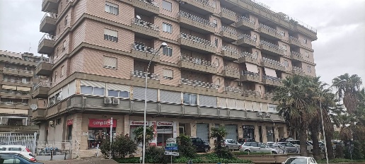 Foto Locale commerciale a Caltanissetta Centro di 110 m² con 1 locali