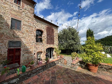 Foto Rustico a Serravalle Pistoiese Cantagrillo Casalguidi di 311 m²