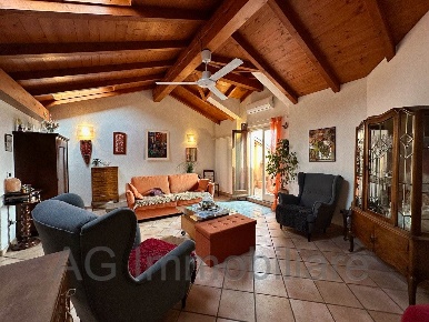 Foto Mansarde in via Fiume 2, Verbania Centro di 100 m² con 2 locali