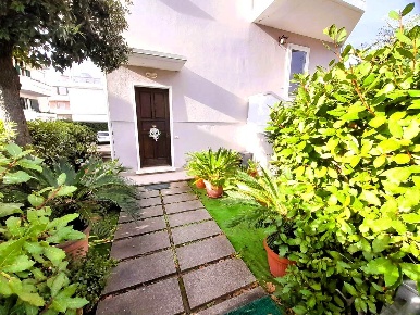 Foto Appartamento a Cecina di 110 m² con 6 locali in affitto