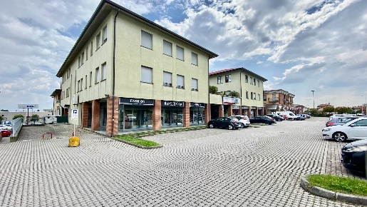 Foto Ufficio in VIA SAN ROCCO  698, Calusco d'Adda di 60 m² con 2 locali