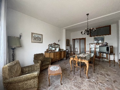 Foto Appartamento in Via Oberdan 103, Foligno Centro Storico di 145 m²