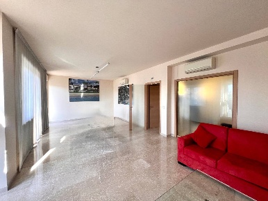 Foto Appartamento in via regina Elena, Pescara di 200 m² con 6 locali