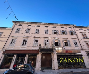 Foto Appartamento in VIa oberdan, Gorizia Centro di 115 m² con 4 locali