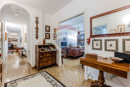 Foto Appartamento in Via Palabanda, Cagliari Stampace di 170 m² in vendita