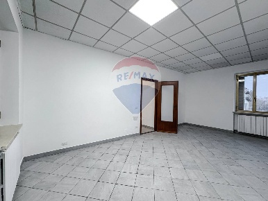 Foto Appartamento in Via Custozza, Caresanablot di 97 m² con 3 locali