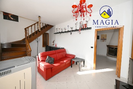 Foto Casa indipendente a Folignano Centro di 106 m² con 4 locali in vendita