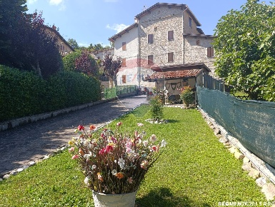 Foto Appartamento a Neviano degli Arduini di 162 m² con 4 locali in vendita