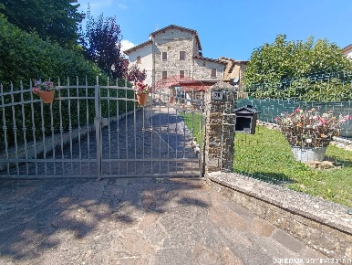 Foto Appartamento a Neviano degli Arduini di 162 m² con 4 locali in vendita