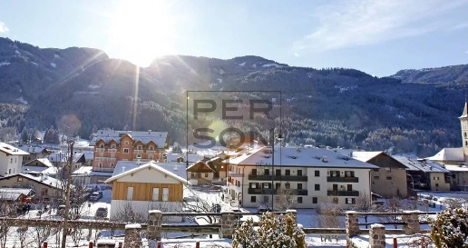 Foto Appartamento a Ziano di Fiemme Centro di 200 m² con 8 locali