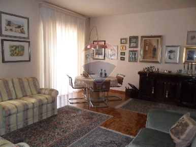 Foto Appartamento in Via Filippo Paladini, Caltanissetta Centro di 155 m²