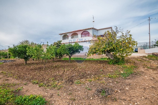 casa indipendente in vendita a Ragusa in zona Marina