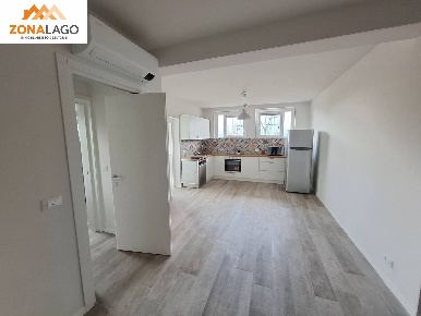 Foto Baita in via g. rossini, Sale Marasino Centro di 70 m² con 3 locali