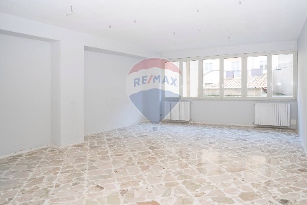 Foto Locale commerciale in Via Roma, Enna Centro di 101 m² con 2 locali