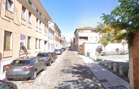 Foto Box in giulio romano, Mantova Centro di 13 m² con 1 locali in vendita