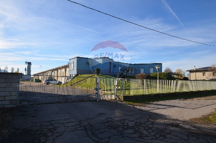 Foto Capannone industriale a Cervarese Santa Croce Centro di 2780 m²