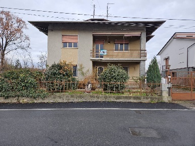 Foto Villa bifamiliare in via Fornaci, Oleggio Fornaci di 284 m² in vendita