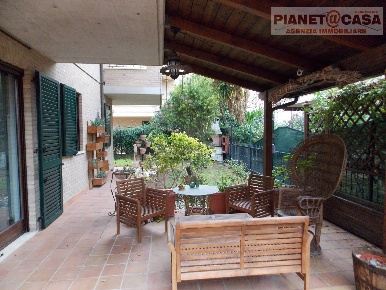 Foto Appartamento in Via Valdaso, Pedaso di 250 m² con 5 locali in vendita