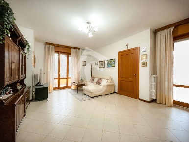 Foto Appartamento a Jesi Via dei Colli - Viale Verdi di 168 m² con 4 locali