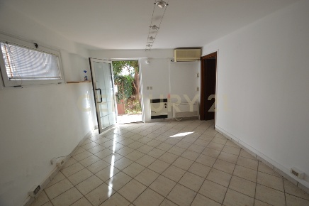 Foto Ufficio in VIA ADAMELLO 70B, Grosseto Regioni di 50 m² con 2 locali