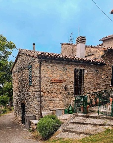 Foto Appartamento in via pò 14, Semproniano Centro di 82 m² con 4 locali