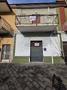 Foto Case semi ndipendenti a Mercato San Severino di 170 m² con 6 locali