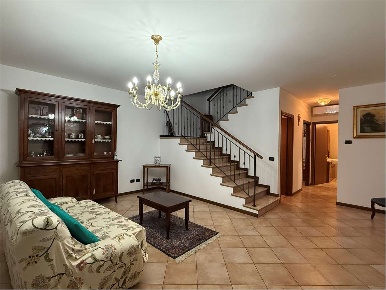 Foto Villa a schiera a Cordignano di 180 m² con 9 locali in affitto