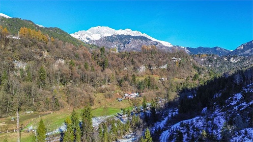 Foto Rustico in Val di Tede, Onore Centro di 220 m² con 3 locali in vendita