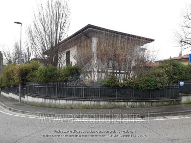 Foto Appartamento in Ronco, Polpenazze del Garda di 206 m² con 8 locali