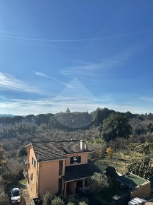 Foto Attico in Via Guglielmo Leckener, Ronciglione di 79 m² con 3 locali