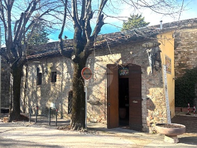 Foto Negozio in Viale Zeffirino Faina, Perugia Elce di 86 m² con 2 locali