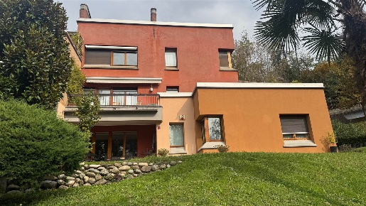 Foto Appartamento in via mazzini 2, Barzanò di 200 m² con 5 locali