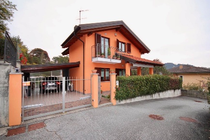 Foto Appartamento a San Bernardino Verbano Feriolo di 100 m² con 4 locali