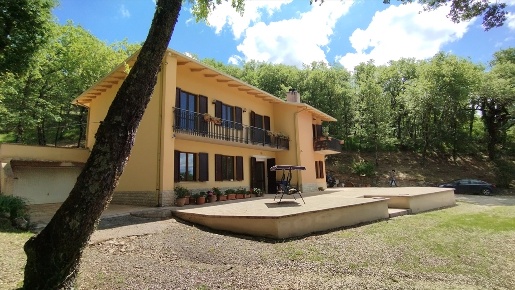 Foto Villa unifamiliare in Via Paul Riedle 36, Perugia di 400 m² in vendita